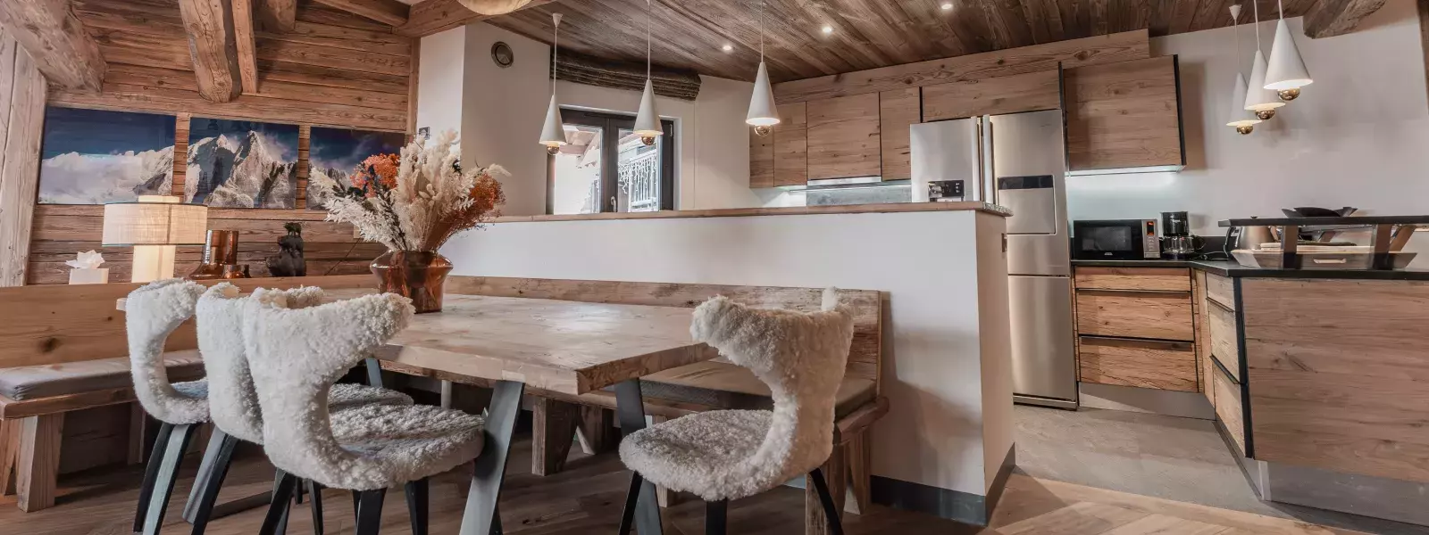 Salle à manger du Penthouse Savoie, avec cuisine