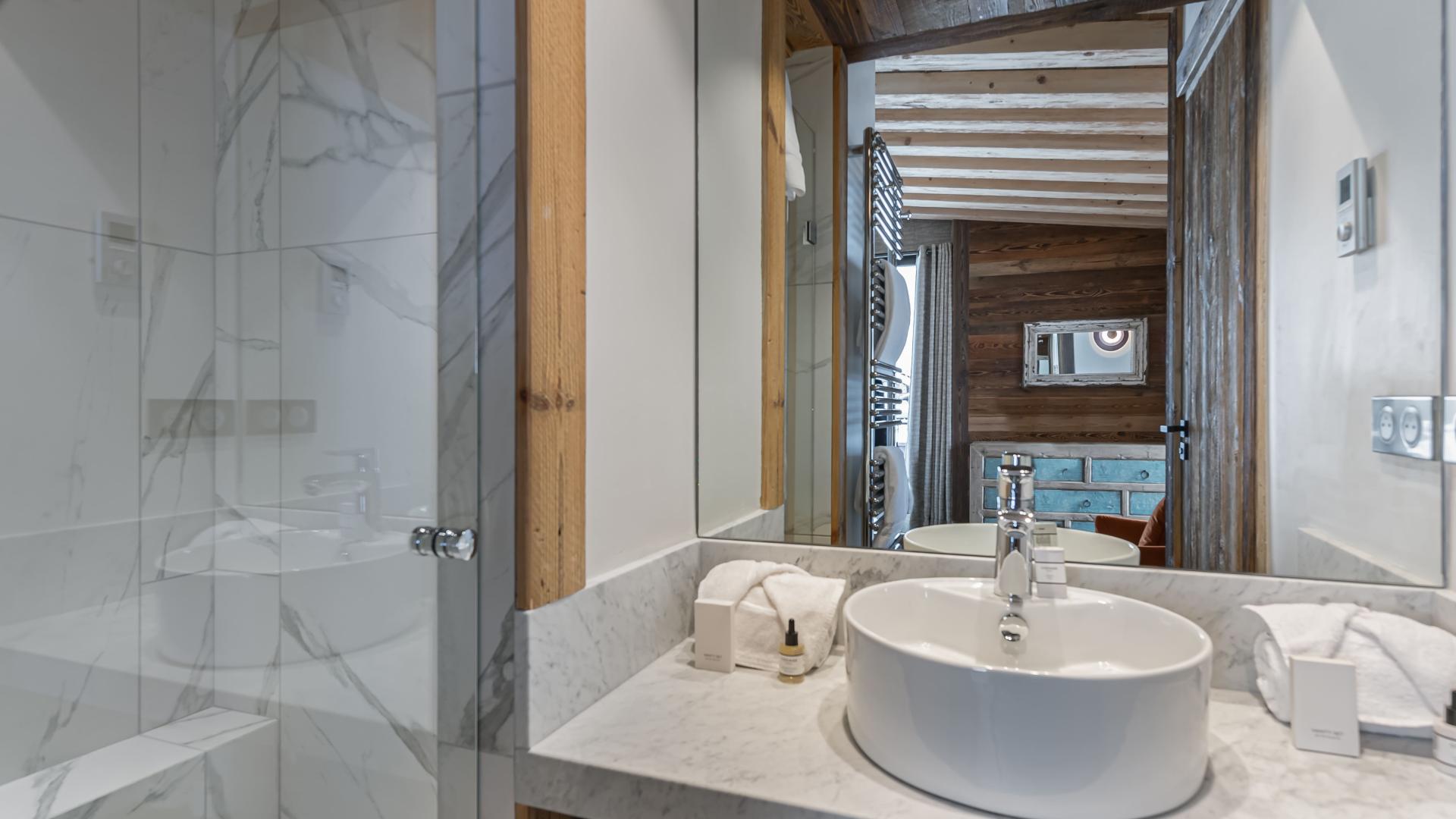Appartement Penthouse Chamois 11 - Location chalets Covarel - Val d'Isère Alpes - France - Salle de bain master