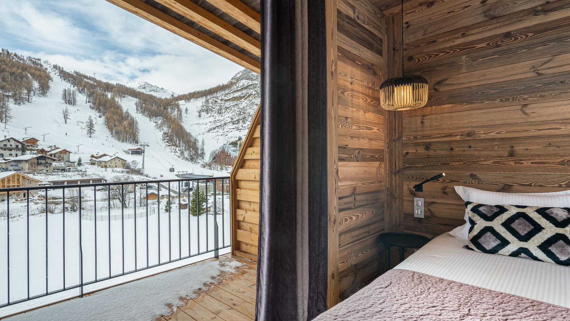 Appartement Penthouse Chamois 13 - Location chalets Covarel - Val d'Isère Alpes - France - Vue chambre 2