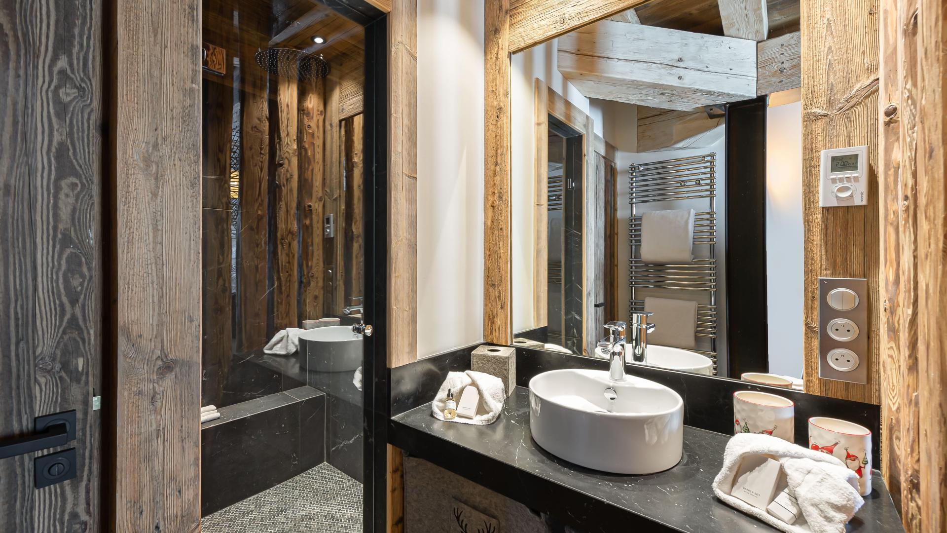 Appartement Penthouse Flèche 4 - Location chalets Covarel - Val d'Isère Alpes - France - Salle de bain chambre master