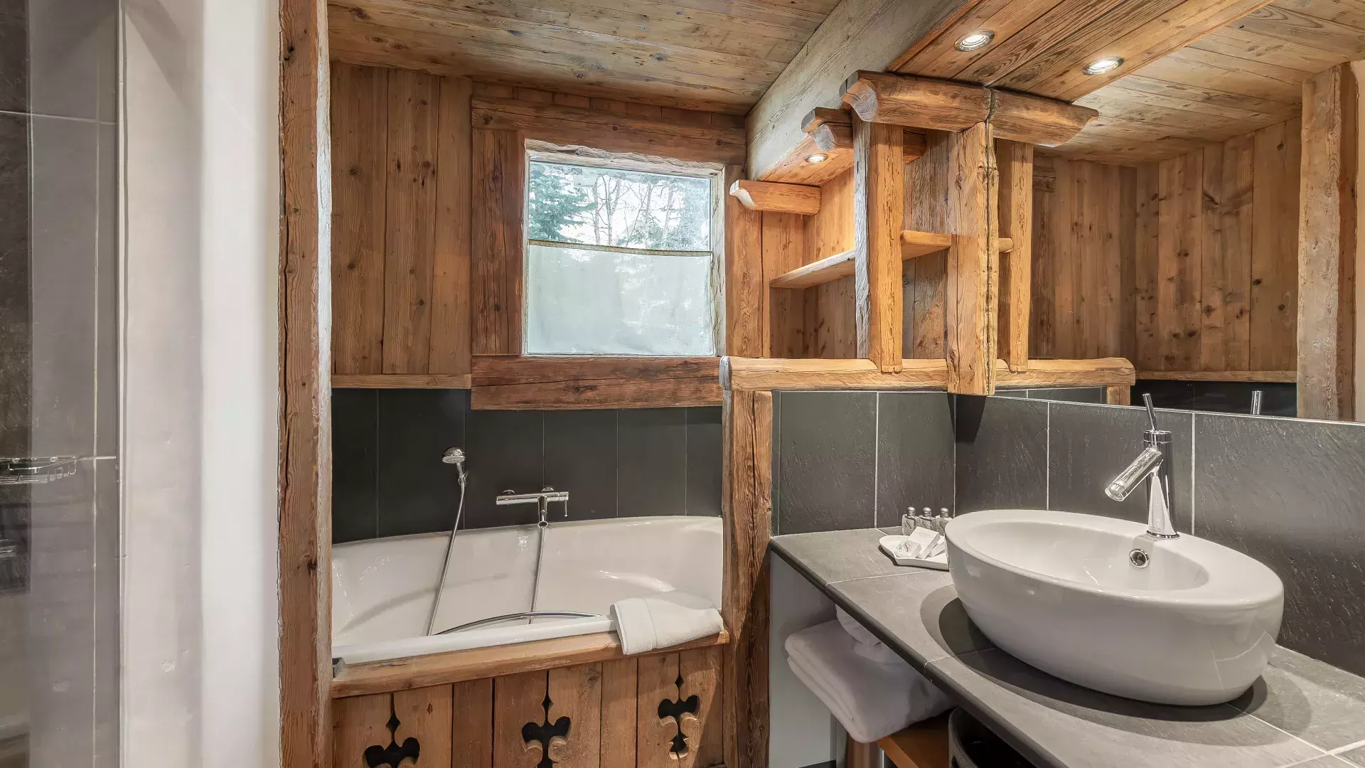 Chalet Marie - Location chalets Covarel - Val d'Isère Alpes - France – Salle de bain 1