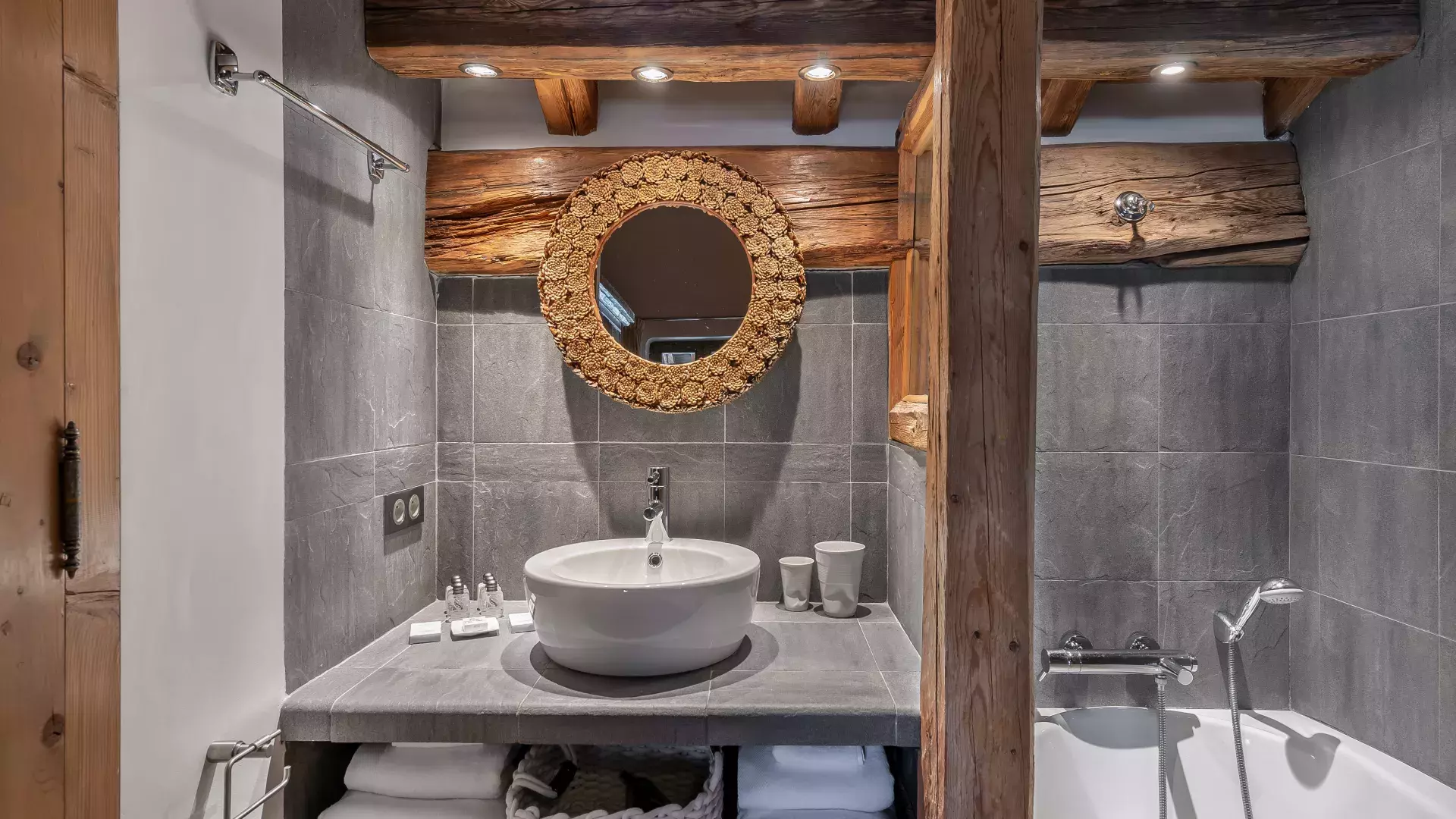 Chalet Alice - Location chalets Covarel - Val d'Isère Alpes - France - Salle de bain 1