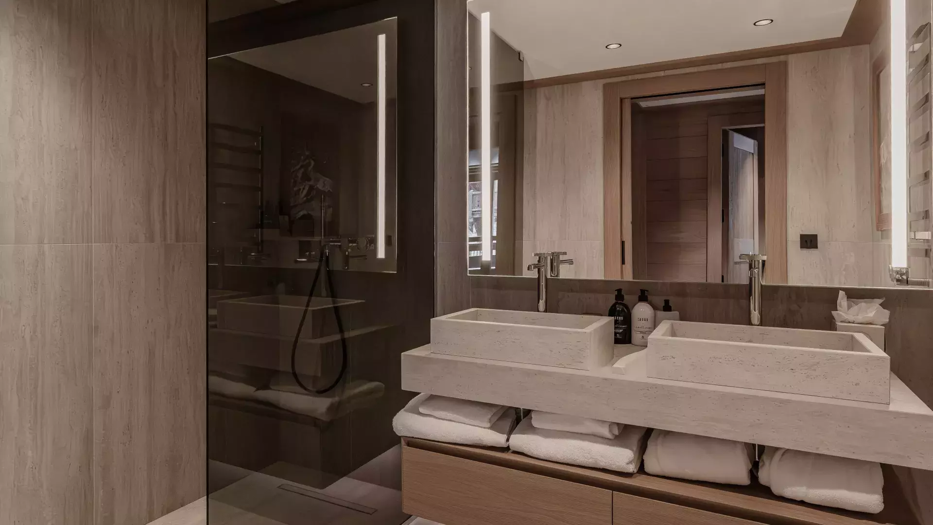 Salle de bain de la chambre principale de l'appartement Cinq