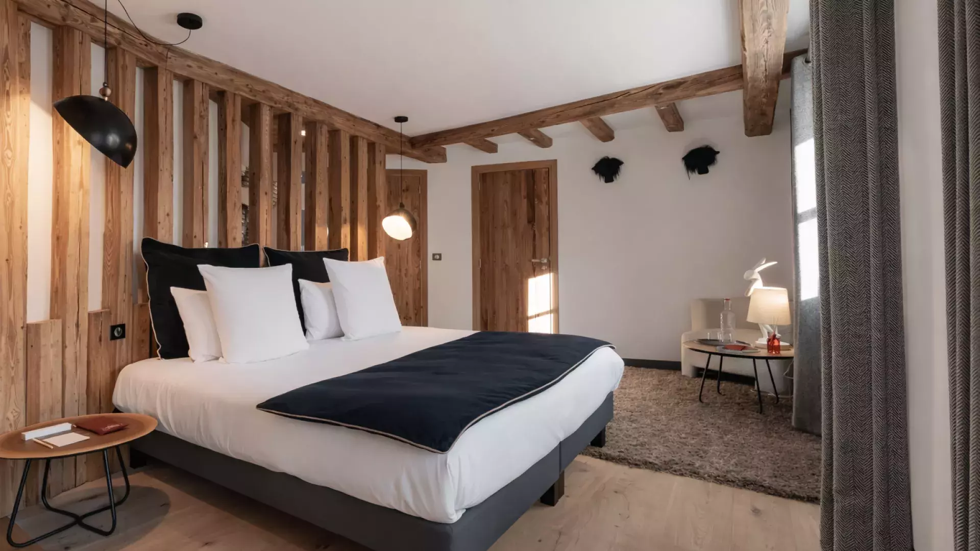 Chambre 2 avec lit double au chalet Papillon