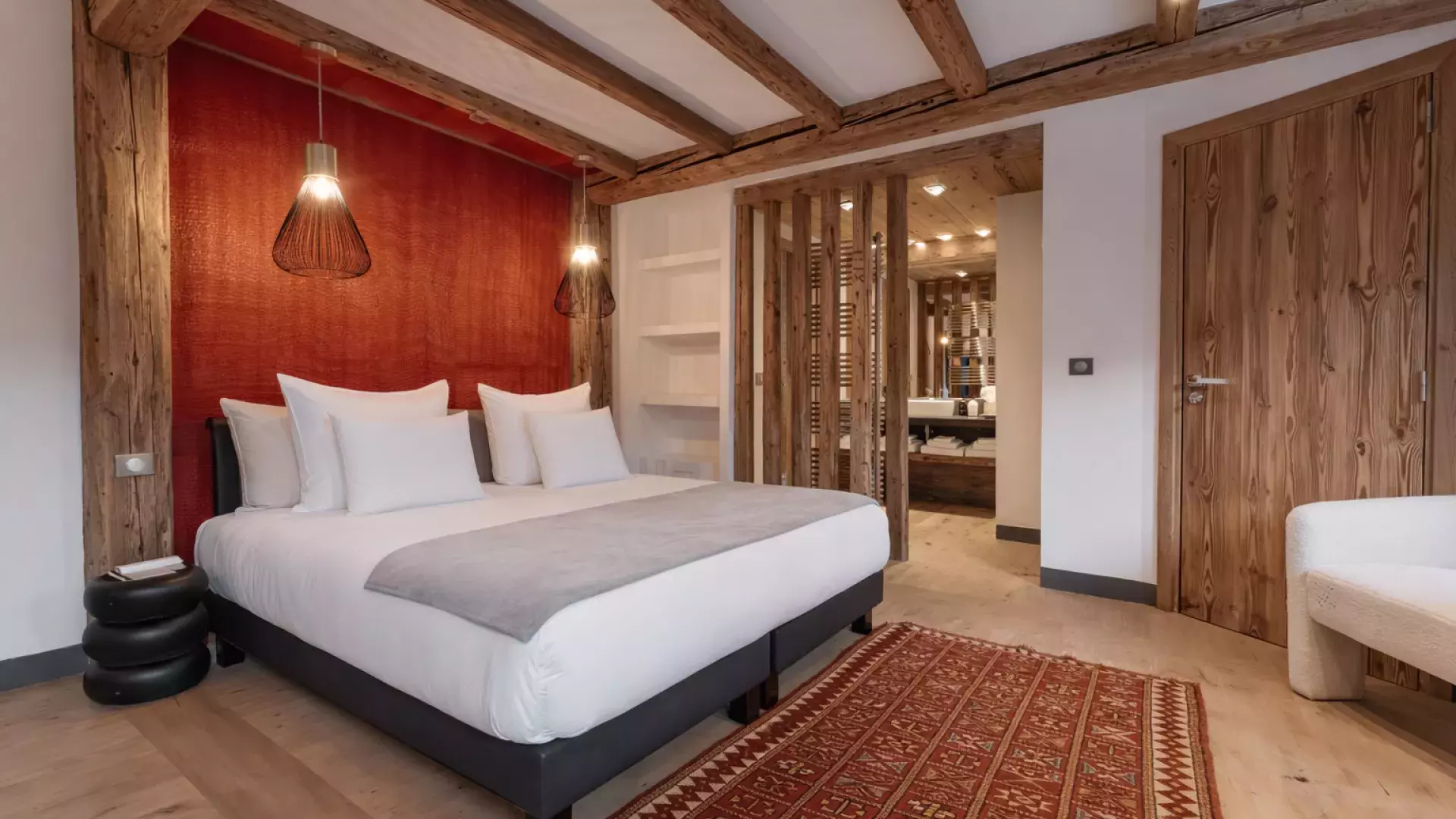 Chambre 3 avec lit double au chalet Papillon