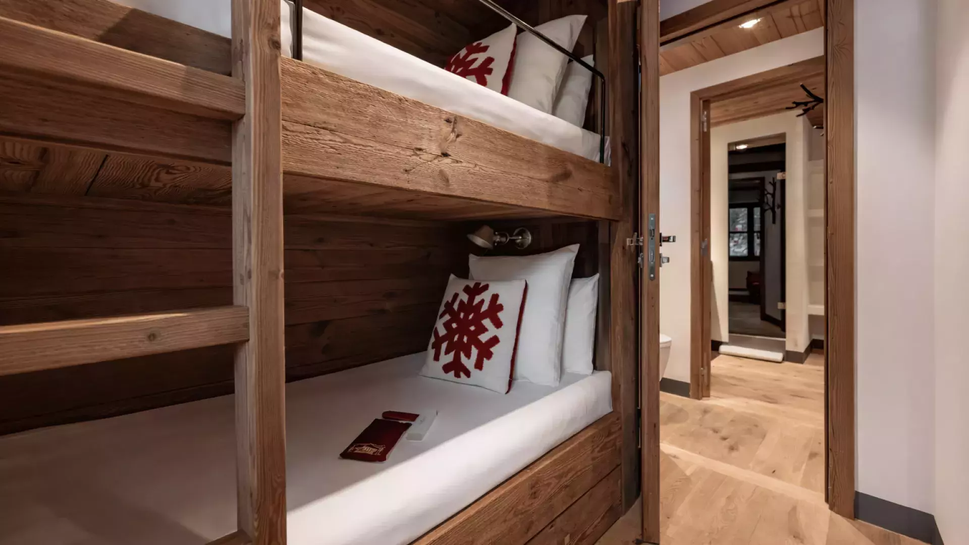 Chambre 5 avec lits superposés au chalet Papillon