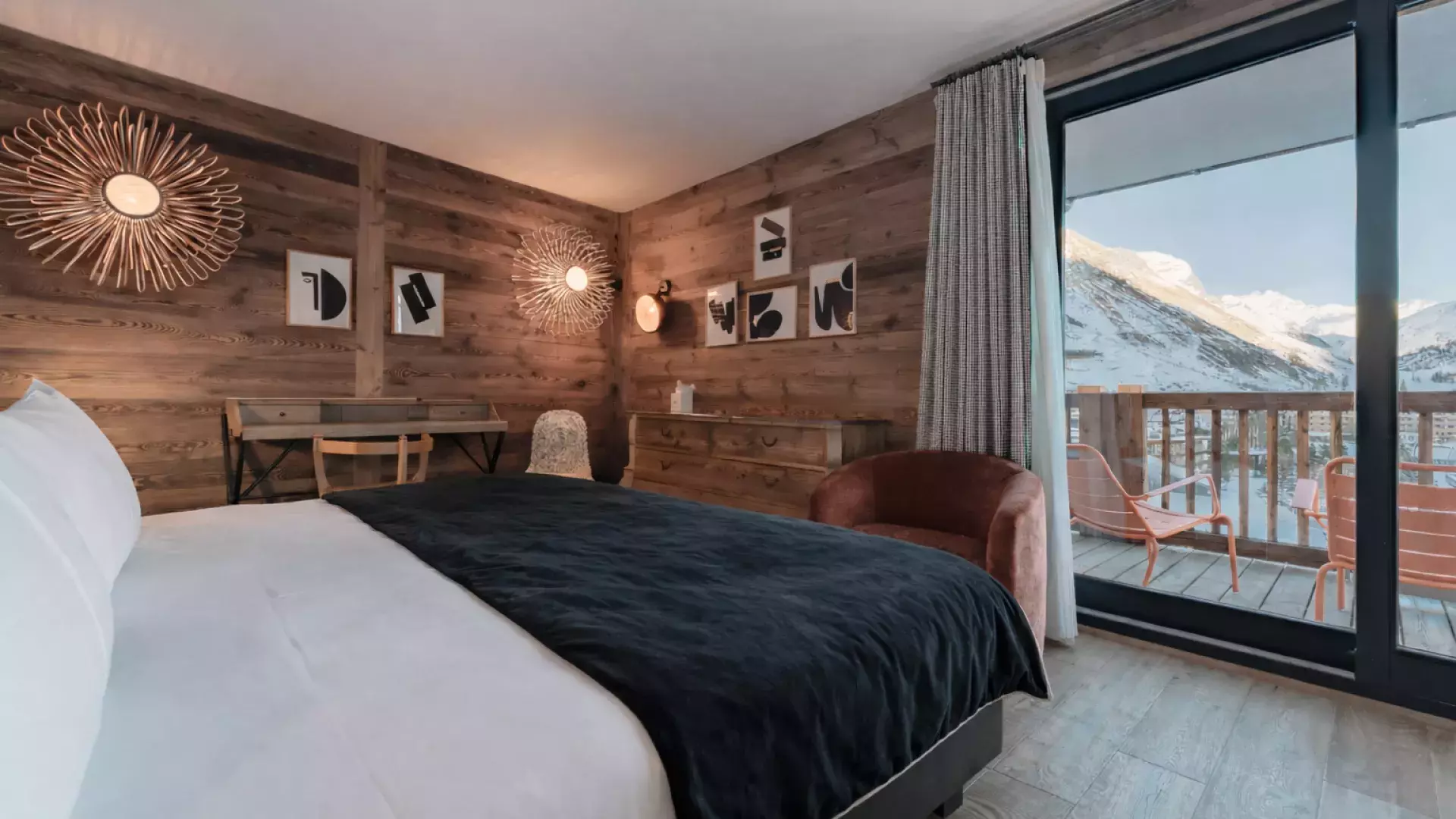 Chambre avec lit double du penthouse Best View