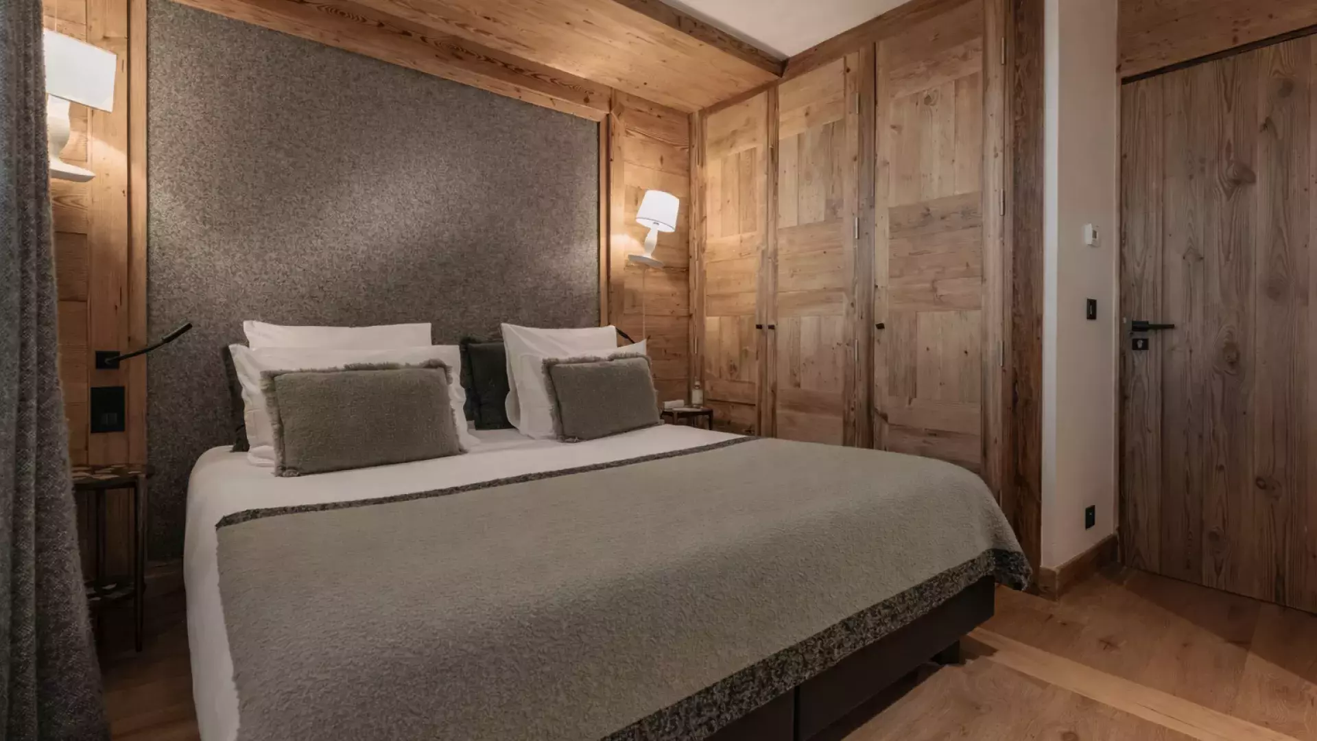 Chambre avec lit double du penthouse Best View
