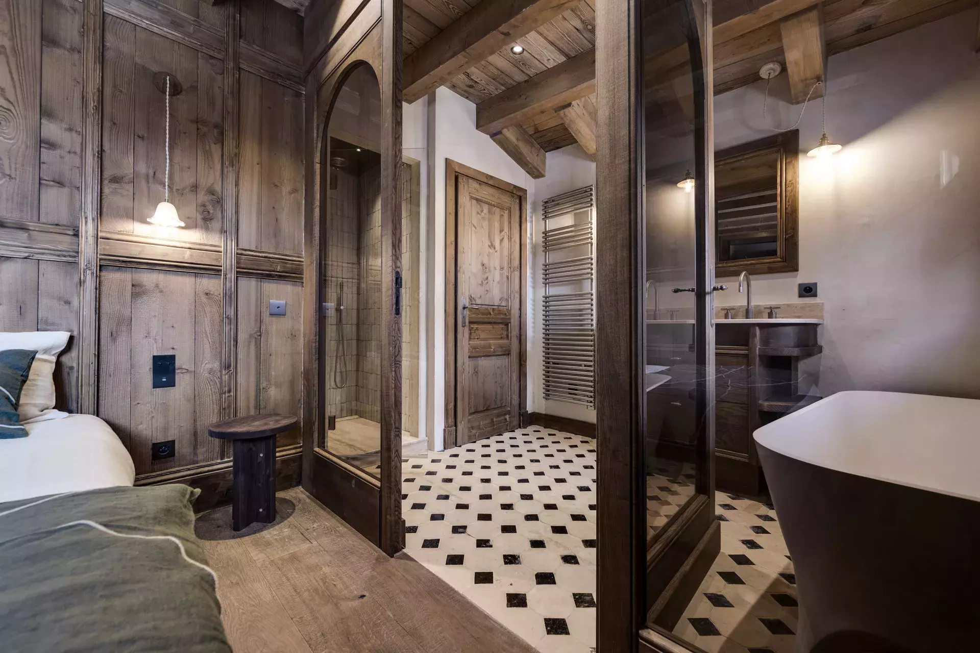Chambre et salle de bain de l'appartement anémones