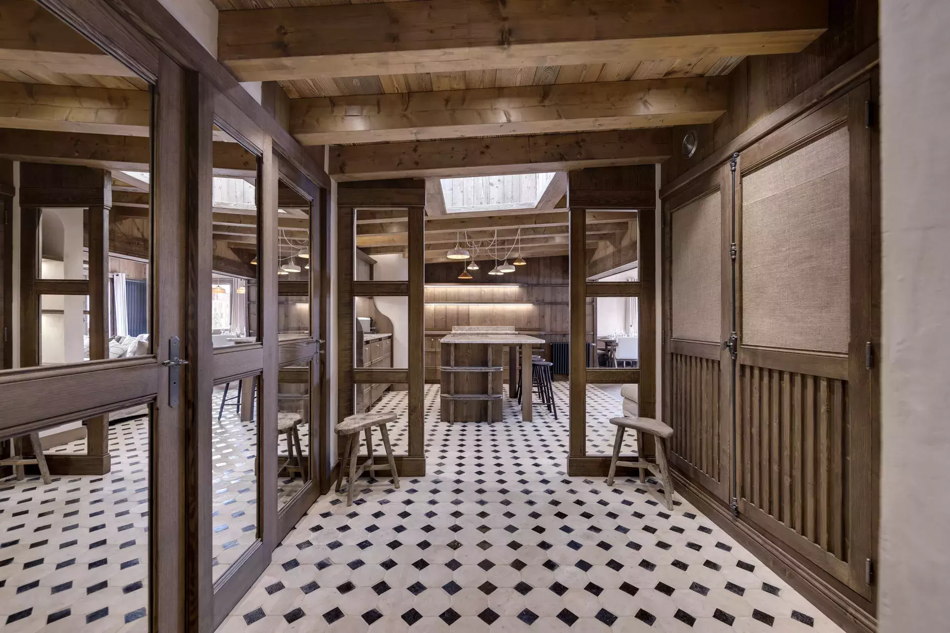 Entrée de l'appartement anémones