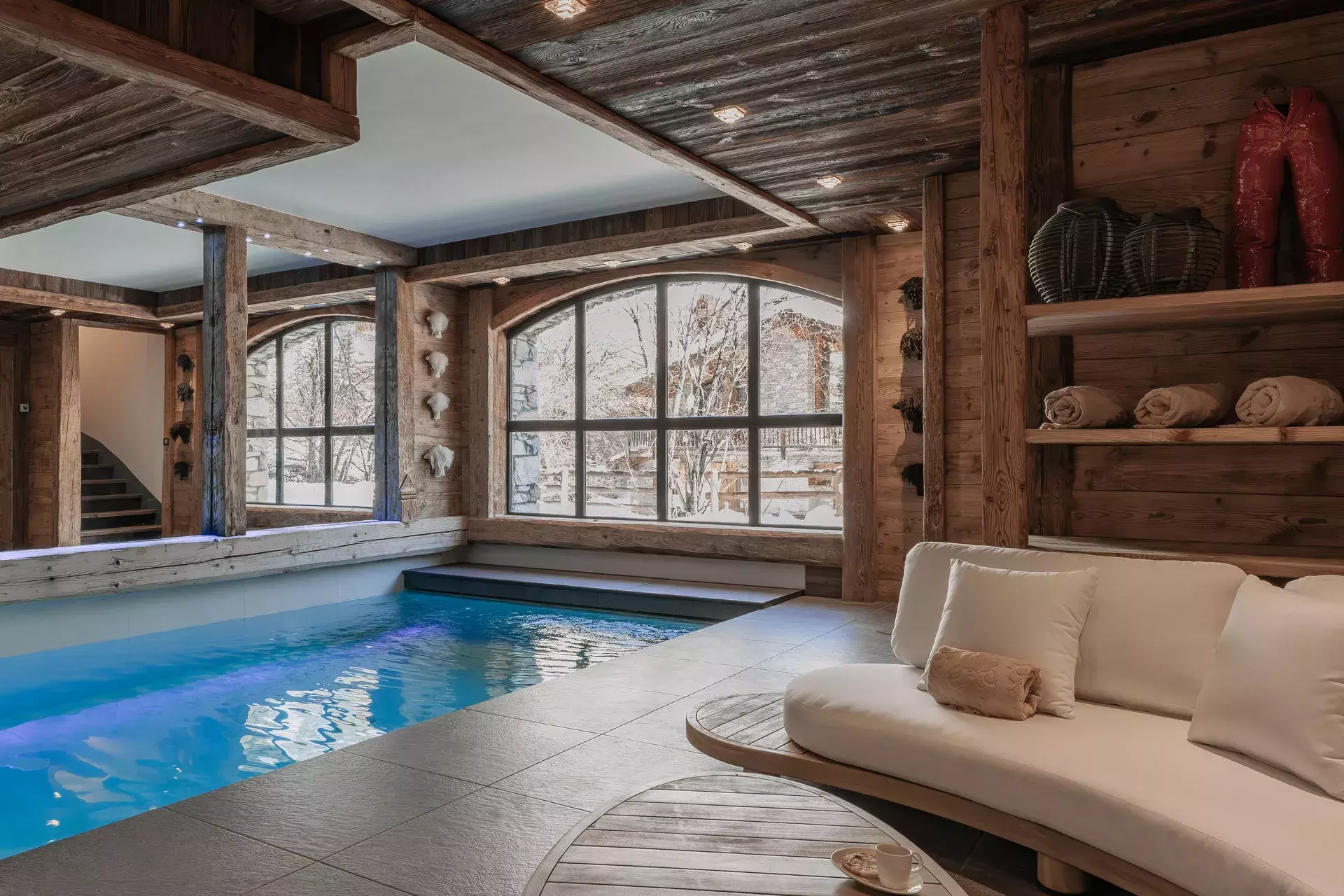 Piscine intérieure du chalet Face