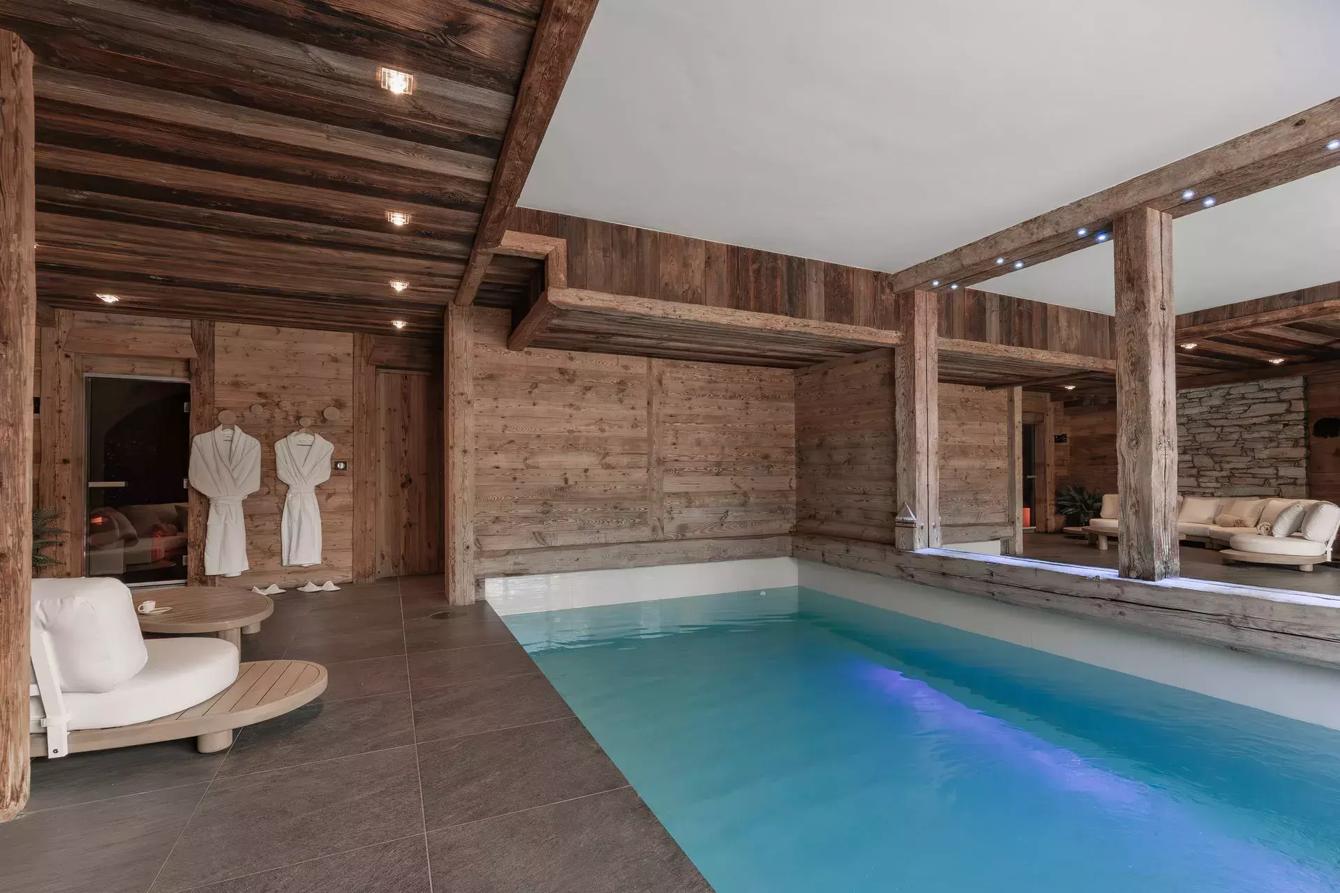 Piscine intérieure du chalet Face