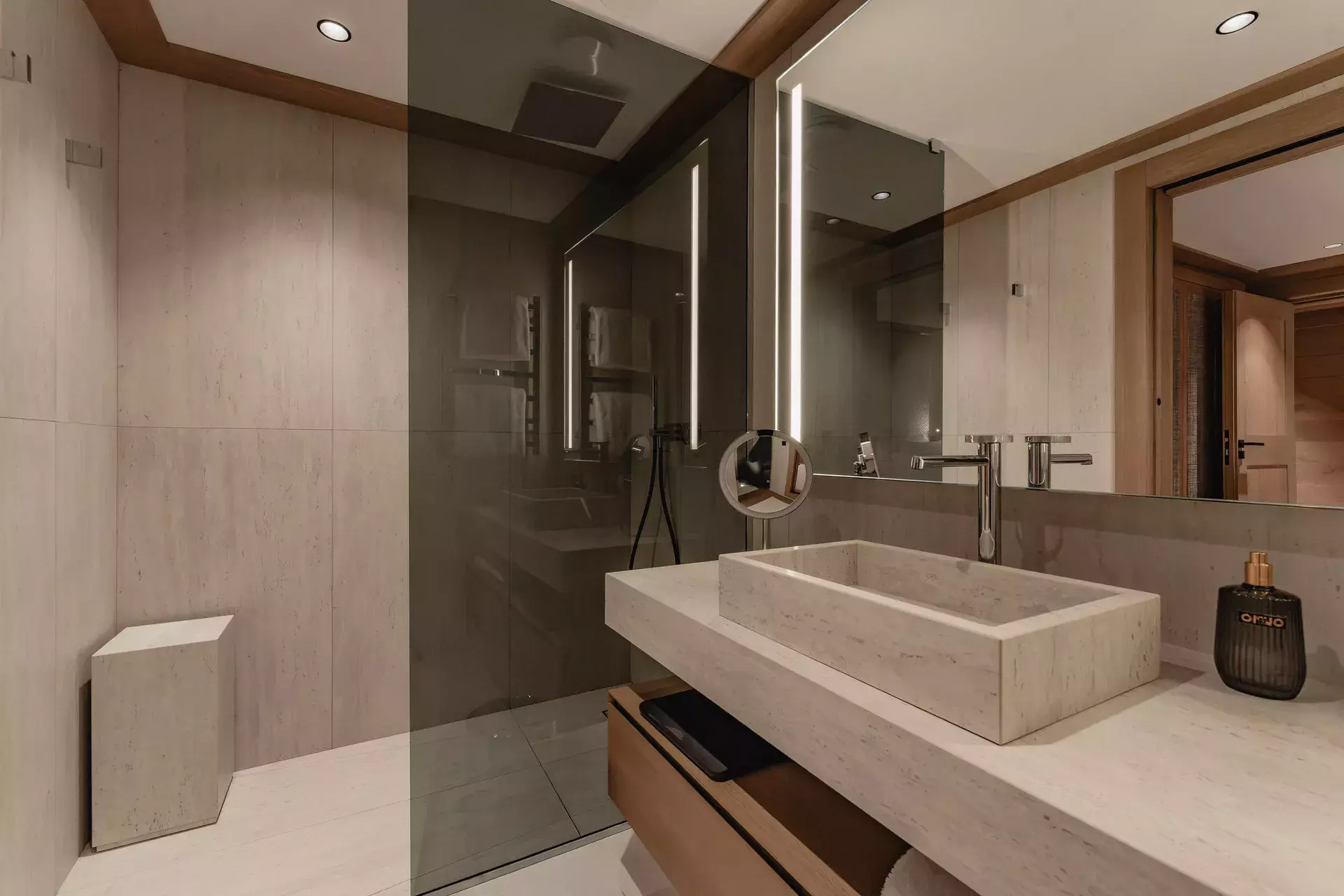 Salle de bain 04 de l'appartement Enjopa